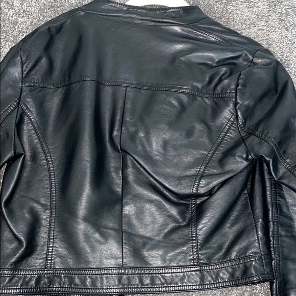 BLACK AND BROWN LEATHER JACKET DUO - Picture 3 of 5